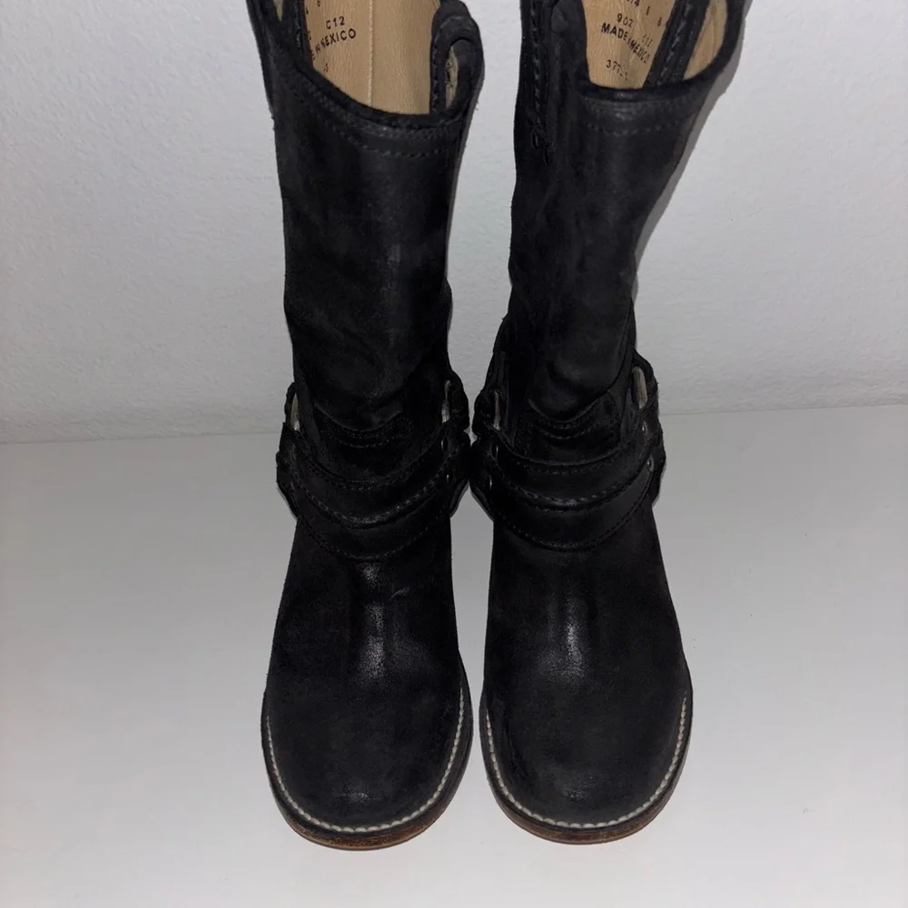 Frye Carmen Harness Boots Black Textured Leather Heel Moto Biker Size 6 B 77374 - Picture 7 of 8